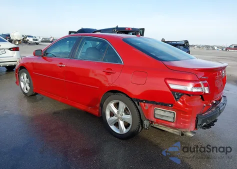 2011 Toyota Camry Se z USA, uszkodzony, nr VIN 4T1BF3EK1BU709157